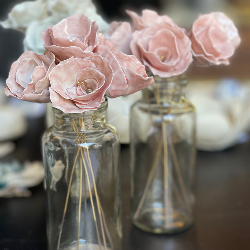 BOTELLA CON ROSAS ROSADO