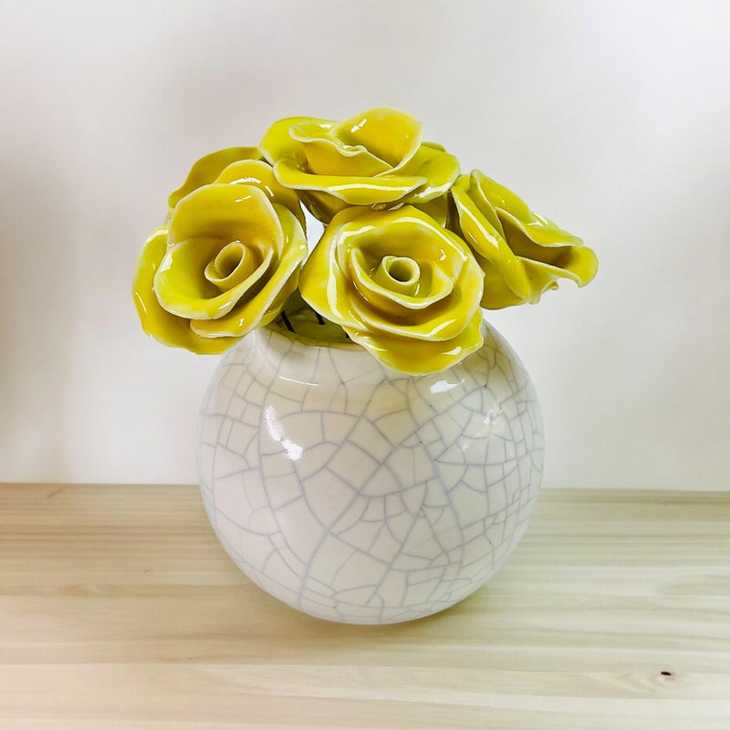 FLORERO CON ROSAS AMARILLO